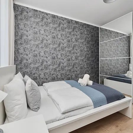 Gwiazdzista By The Sky Tower In By Renters Apartamento