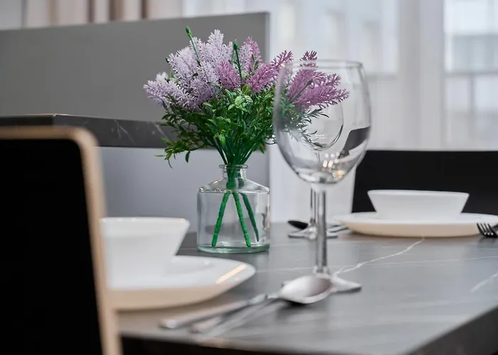 Gwiazdzista By The Sky Tower In By Renters Apartamento *