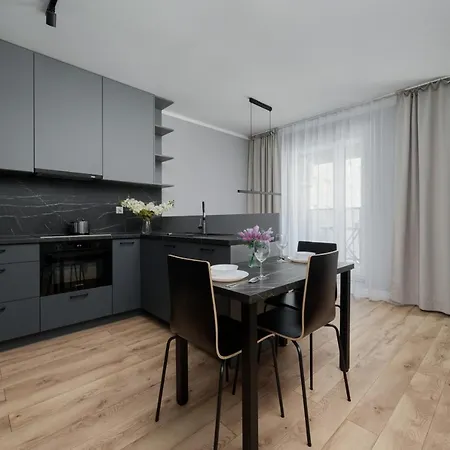 Gwiazdzista By The Sky Tower In By Renters Wroclaw