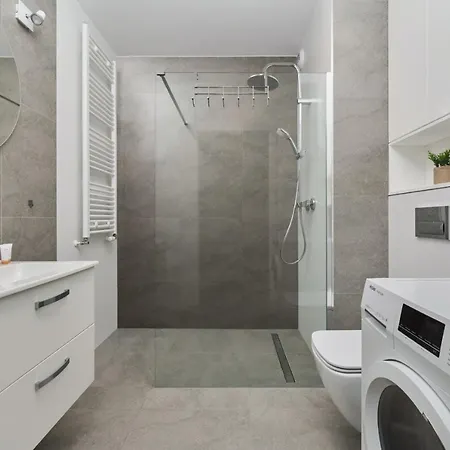 Apartment Gwiazdzista By The Sky Tower In By Renters