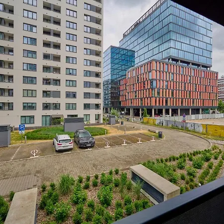 Gwiazdzista By The Sky Tower In By Renters Apartment *