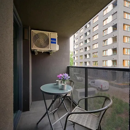 Apartment Gwiazdzista By The Sky Tower In By Renters