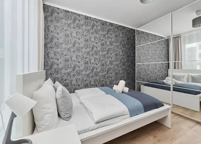 Gwiazdzista By The Sky Tower In By Renters Apartman